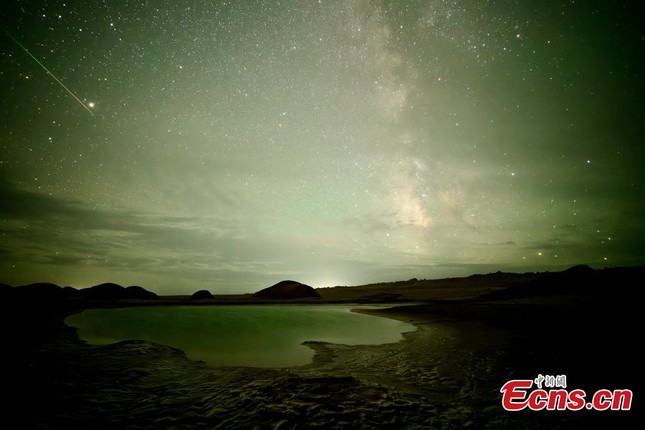 Ngắm nhìn mưa sao băng rực sáng bầu trời đêm ở Tây Bắc Trung Quốc - Ảnh 6.