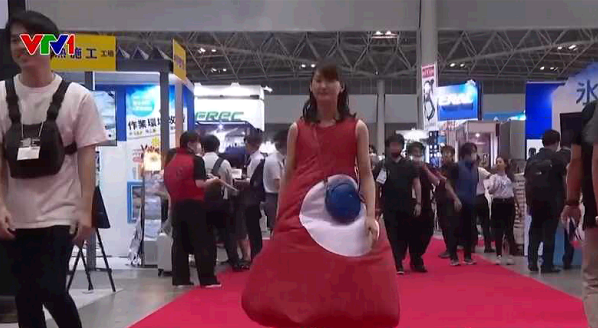 Nhật Bản tích hợp công nghệ trên trang phục để chống chọi nắng nóng - Ảnh 1.
