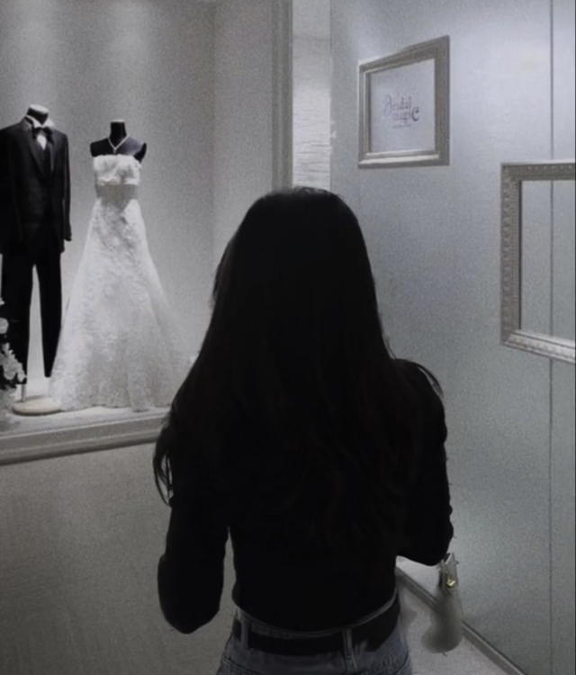 Ngã ngửa” bí mật về chiếc váy cưới 28 tỷ đồng của cô dâu Xoài Non