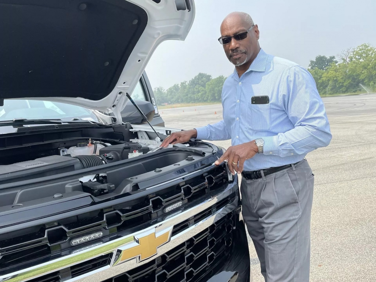 GM chế tạo riêng Chevy Suburban bọc thép cho chính phủ Hoa Kỳ - Ảnh 7.