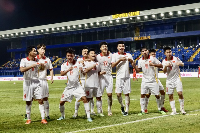 Kỷ niệm của đội tuyển Việt Nam tại Giải U23 Đông Nam Á 2022: Chuyến xe được cảnh sát Campuchia dẫn đường - Ảnh 2.