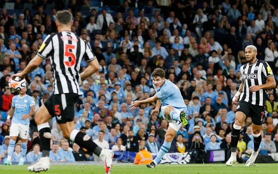 Man.City thắng nhọc nhằn Newcastle 1-0, Pep phản ứng gắt với người hâm mộ - Ảnh 2.