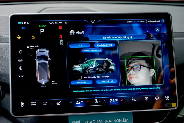 Dùng thử 3 tính năng mới trên xe VinFast: Nhìn xuyên xe, tự đỗ, tự chỉnh gương ‘đầu tiên thế giới’ - Ảnh 2.