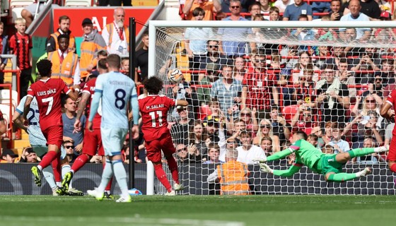 Luis Diaz, Salah và Jota giúp 10 cầu thủ Liverpool thắng ngược Bournemouth - Ảnh 4.