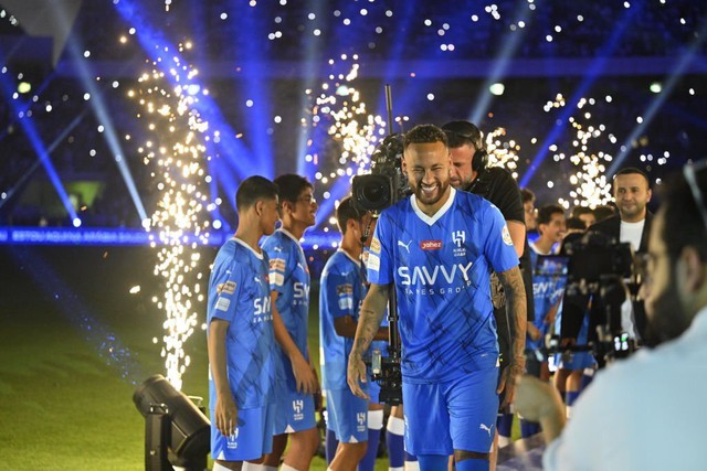 Saudi Pro League: Neymar kém vui trong ngày ra mắt; đội bóng của Ronaldo rơi xuống nhóm cuối bảng - Ảnh 1.