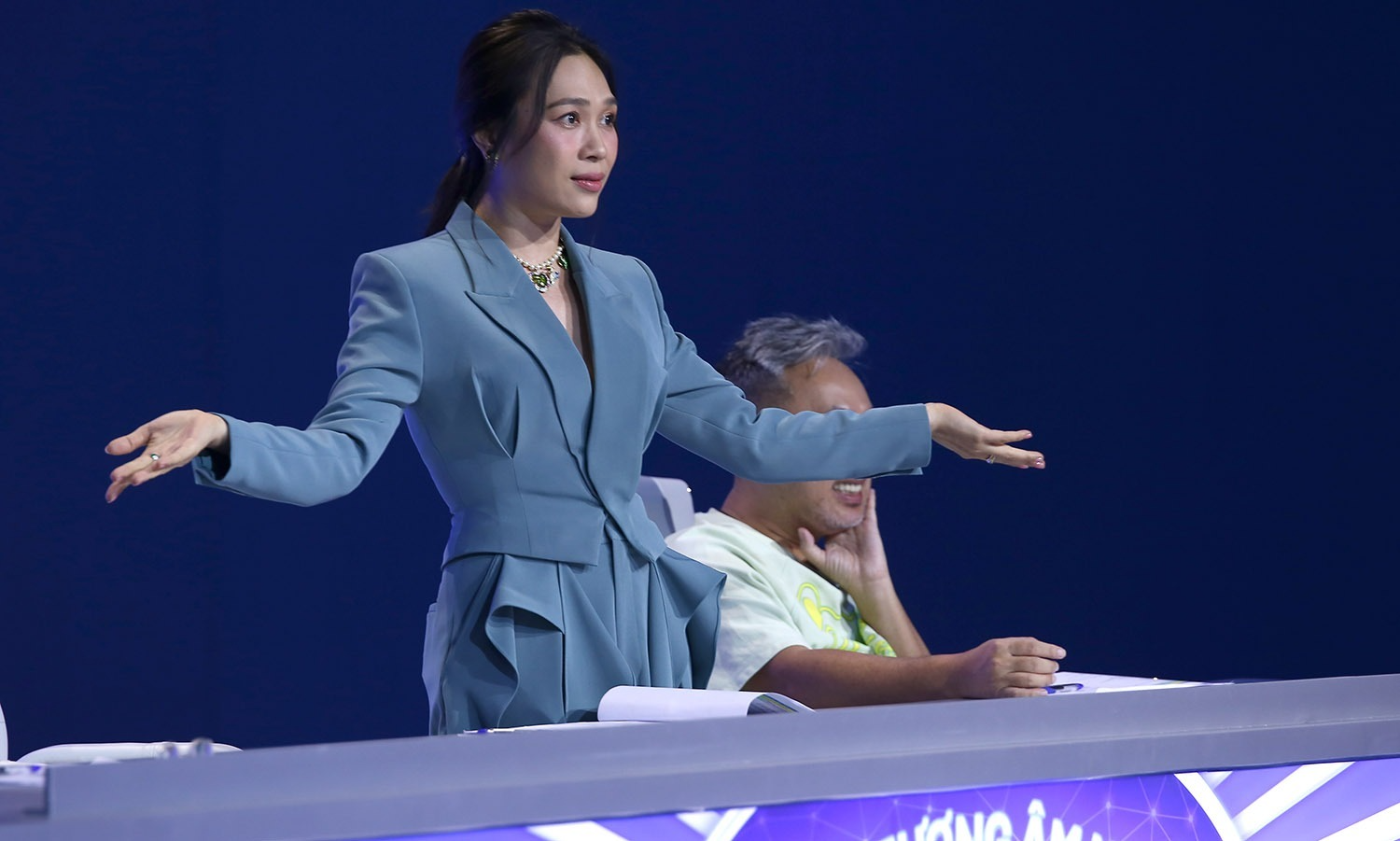 Mỹ Tâm tại Vietnam Idol 2023: Mãn nhãn từ nhan sắc tuổi 42 đến phong cách thời trang qua mỗi tập - Ảnh 7.