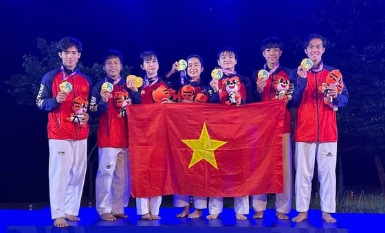 Đội biểu diễn quyền taekwondo Việt Nam giành HCV nội dung tiếp theo tại Liên hoan taekwondo thế giới - Ảnh 1.