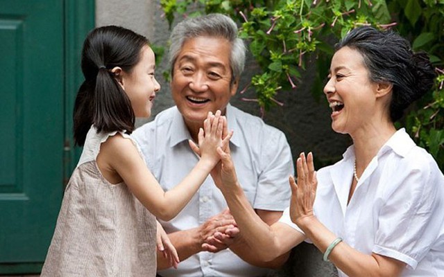 Ở tuổi U50, 60, đây là 3 điềm lành báo hiệu cuộc sống về già ấm êm, phước lành gõ cửa - Ảnh 3.