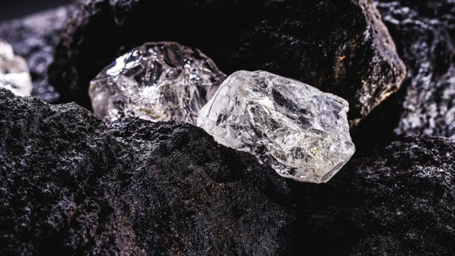  Kim cương từng phun trào lên mặt đất với tốc độ 133km/h  - Ảnh 1.