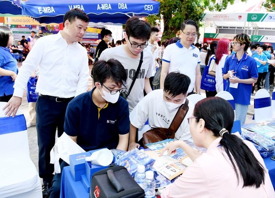 Công bố điểm chuẩn: Đại học Bách khoa Hà Nội điểm chuẩn cao nhất 29,42 điểm - Ảnh 1.