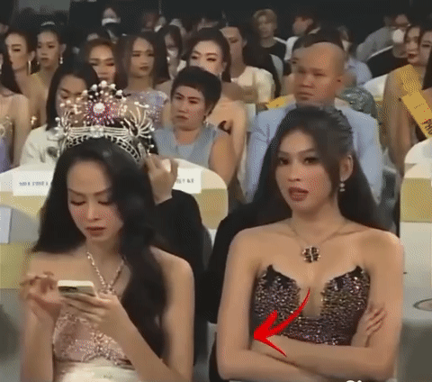 Á hậu Ngọc Thảo được netizen khen ngợi vì 1 hành động tinh tế với Hoa hậu Thanh Thủy - Ảnh 2.