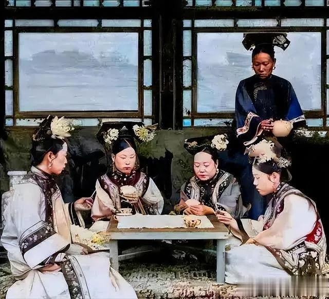 Loạt ảnh màu hiếm thời nhà Thanh: Cận cảnh Từ Hi Thái hậu, hoàng đế Quang Tự bị paparazzi chụp lén - Ảnh 13.