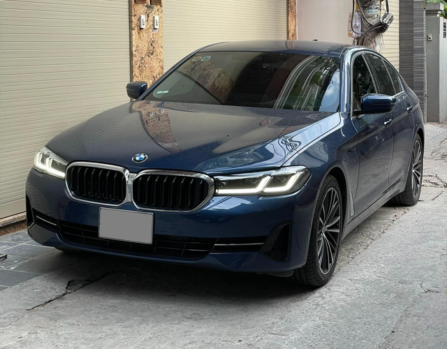 BMW 520i chạy lướt bán lại chưa đến 1,8 tỷ đồng, rẻ hơn 3-Series ‘đập hộp’: Nội thất như xe mới - Ảnh 1.