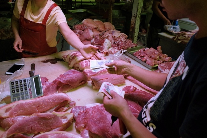 Vua lợn Trung Quốc: Từ trang trại 22 con tới tập đoàn cung cấp thịt cho 10% thế giới, mỗi năm bán hơn 60 triệu con lợn, vụt trở thành tỷ phú - Ảnh 3.