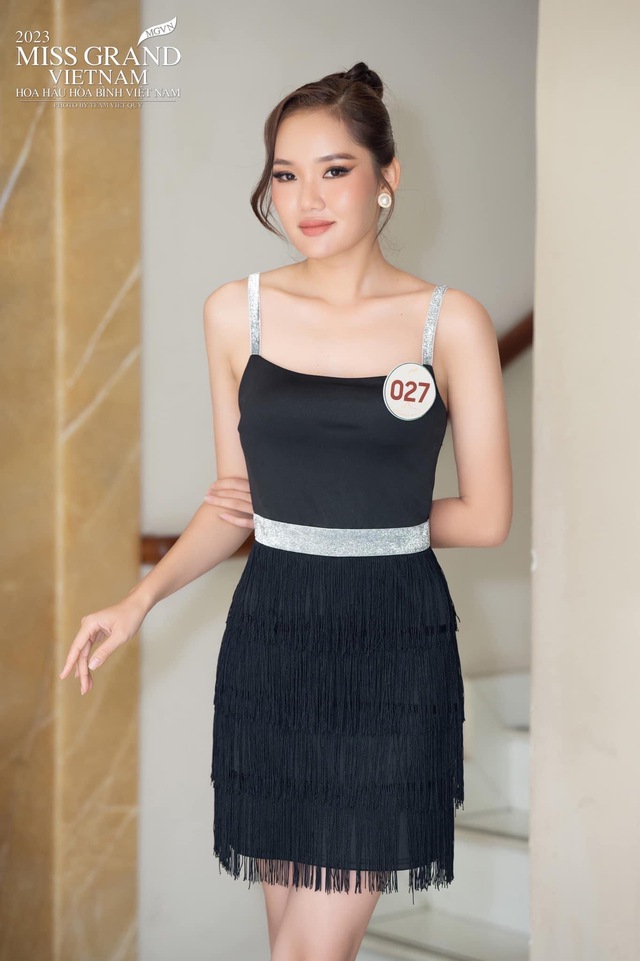 Độc lạ thí sinh Miss Grand Vietnam 2023: Giấu trang phục kín như bưng suốt 10 phút trên sân khấu  - Ảnh 6.