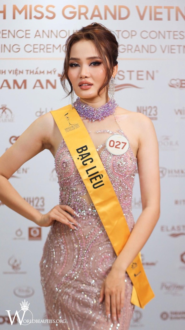 Độc lạ thí sinh Miss Grand Vietnam 2023: Giấu trang phục kín như bưng suốt 10 phút trên sân khấu  - Ảnh 5.