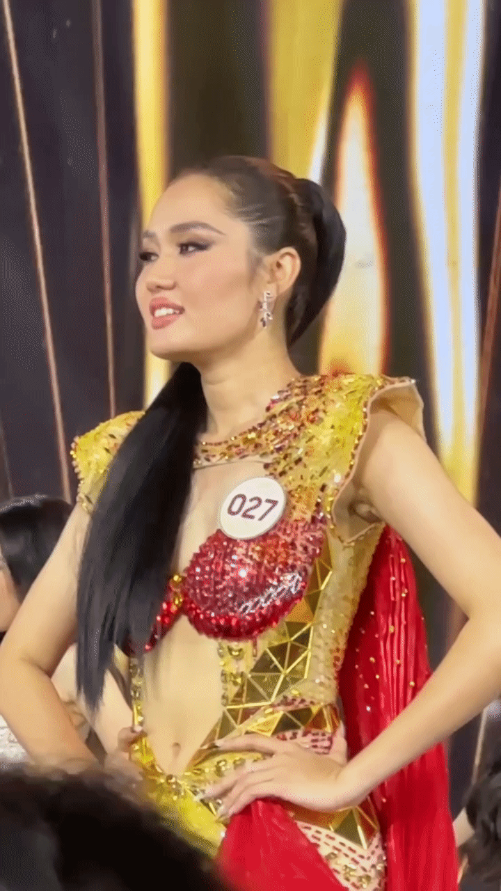 Độc lạ thí sinh Miss Grand Vietnam 2023: Giấu trang phục kín như bưng suốt 10 phút trên sân khấu  - Ảnh 4.