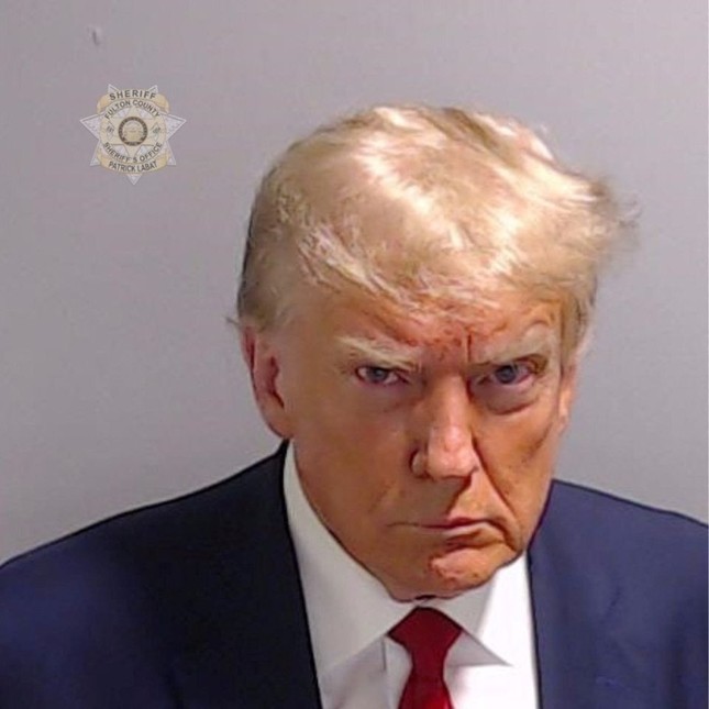 Cựu Tổng thống Mỹ Donald Trump trình diện tại nhà tù bang Georgia - Ảnh 1.