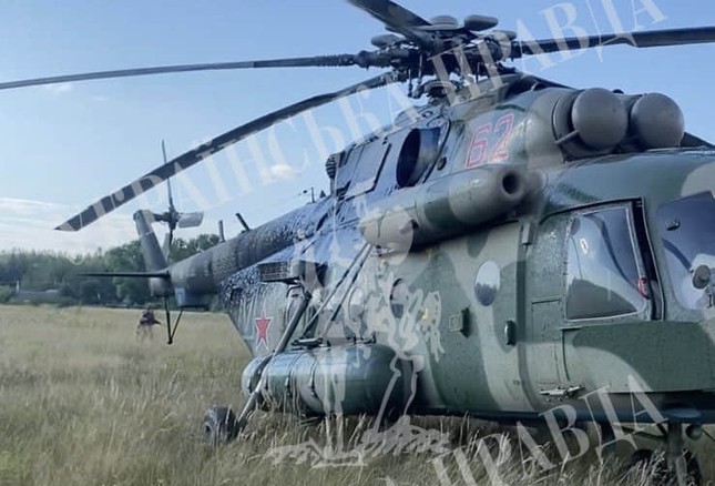 Trực thăng Mi-8 của Nga bị dụ tới Ukraine - Ảnh 1.