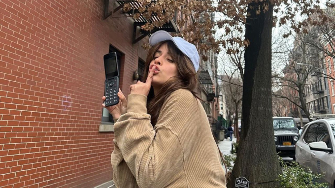 Bất ngờ mẫu điện thoại 100 USD được cả Gen Z lẫn Thế hệ Millennials lựa chọn ngay giữa thánh địa iPhone? - Ảnh 1. Bất ngờ mẫu điện thoại 100 USD được cả Gen Z lẫn Thế hệ Millennials lựa chọn ngay giữa thánh địa iPhone? - Ảnh 1.