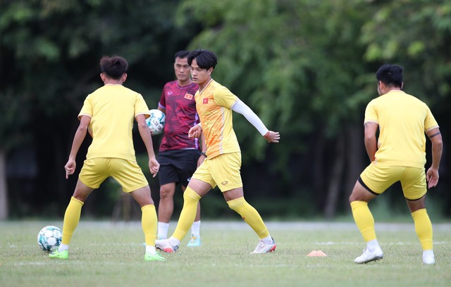 Đội hình U23 Việt Nam: HLV Hoàng Anh Tuấn hóa giải tuyệt chiêu của U23 Indonesia? - Ảnh 1.