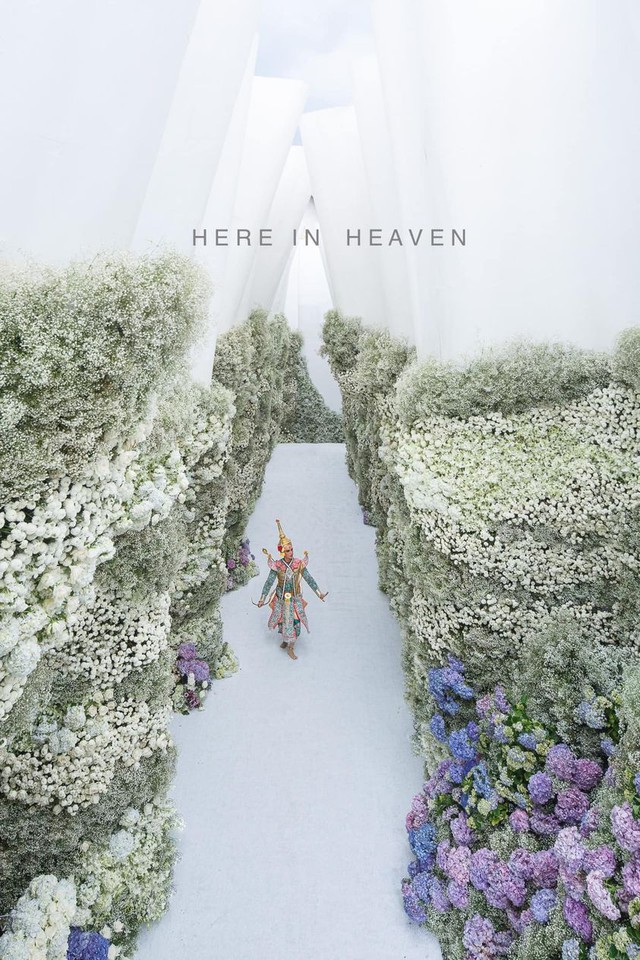 Choáng ngợp trước đám tang xa xỉ của tài phiệt siêu giàu Thái Lan: Phủ kín hoa tươi như khu vườn thiên đàng - Ảnh 3.
