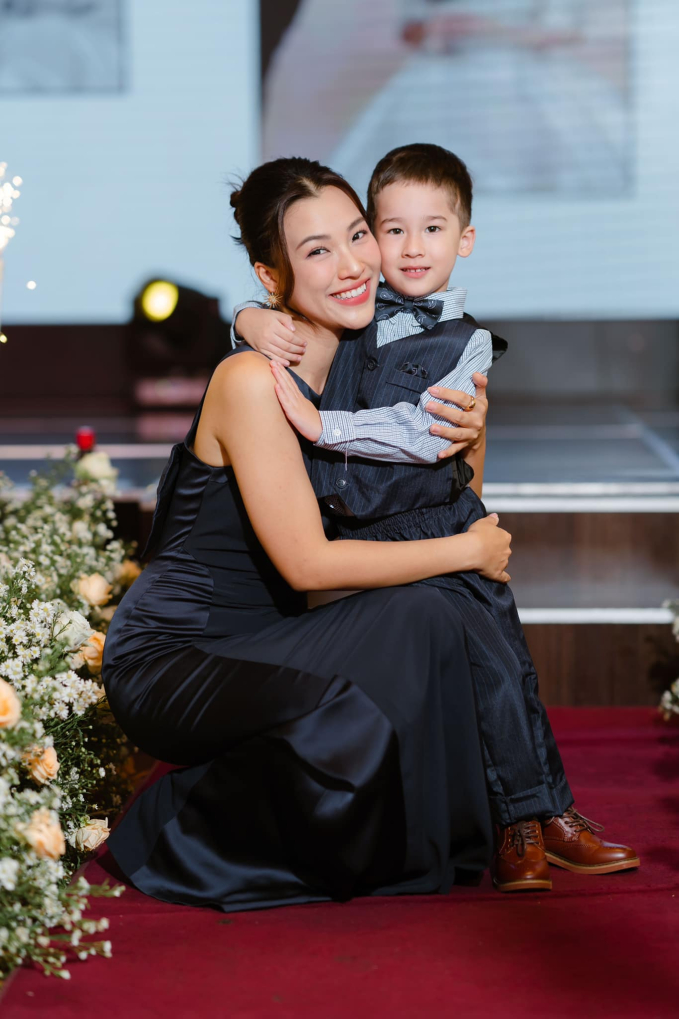 Hậu tan vỡ với chồng Tây, MC Hoàng Oanh tiết lộ 1 câu nói gây xúc động của con trai - Ảnh 2.