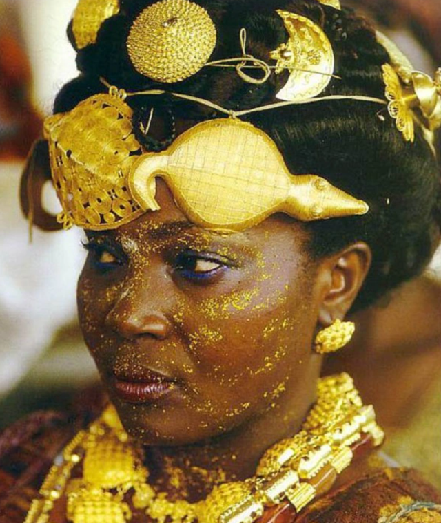 Bộ tộc giàu có nhất châu Phi: Tù trưởng có thể lấy 80 vợ, móng tay người dân dát đầy vàng - Ảnh 5.