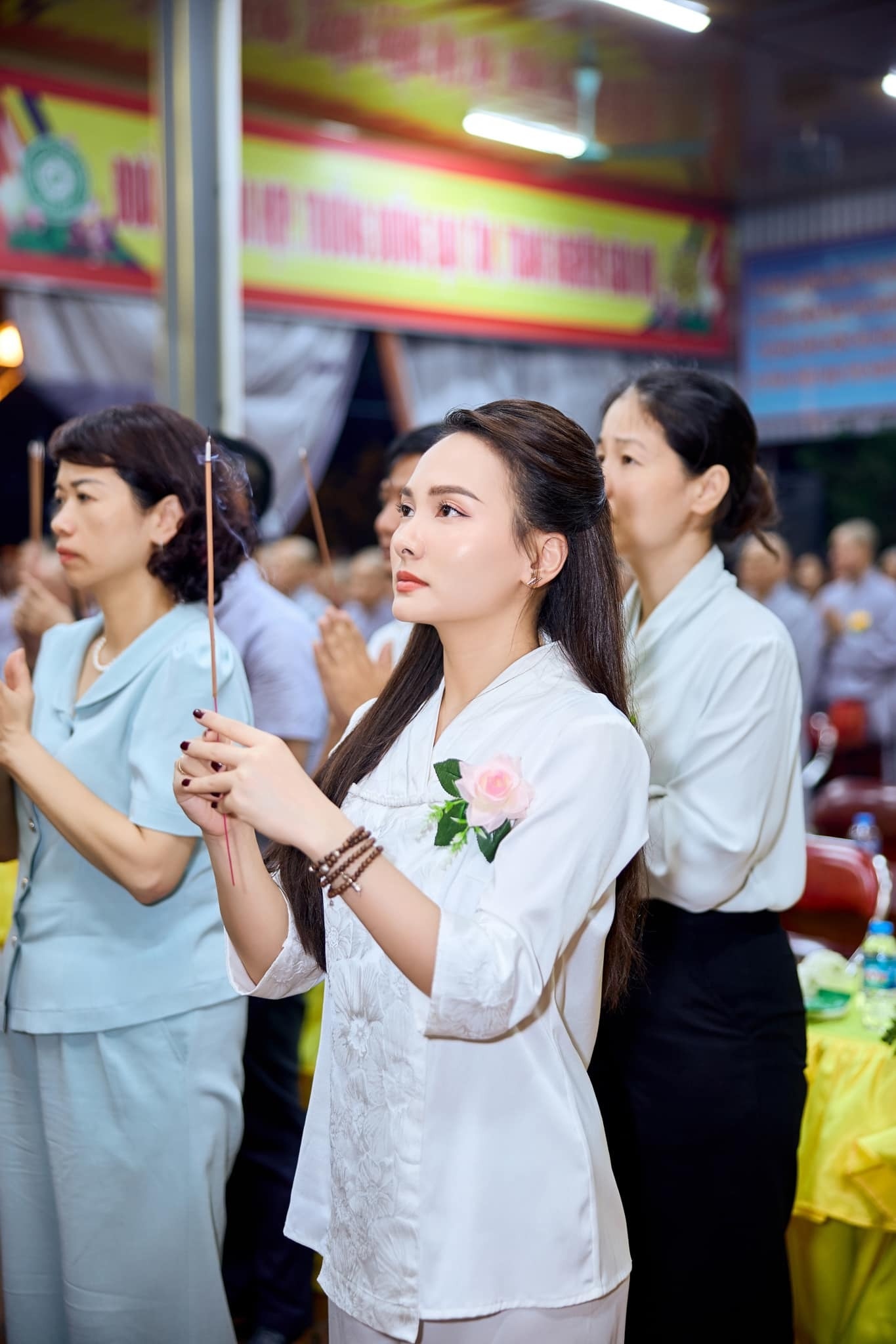 Sao Việt 30/8: Hồng Vân đọ sắc cùng bạn thân Hồng Đào, Bảo Thanh khoe mẹ trẻ đẹp - Ảnh 4.