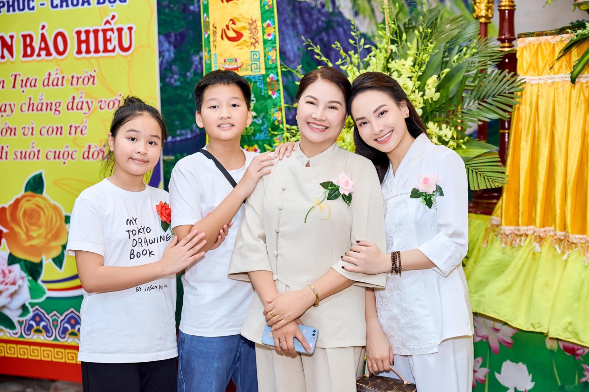 Sao Việt 30/8: Hồng Vân đọ sắc cùng bạn thân Hồng Đào, Bảo Thanh khoe mẹ trẻ đẹp - Ảnh 2.
