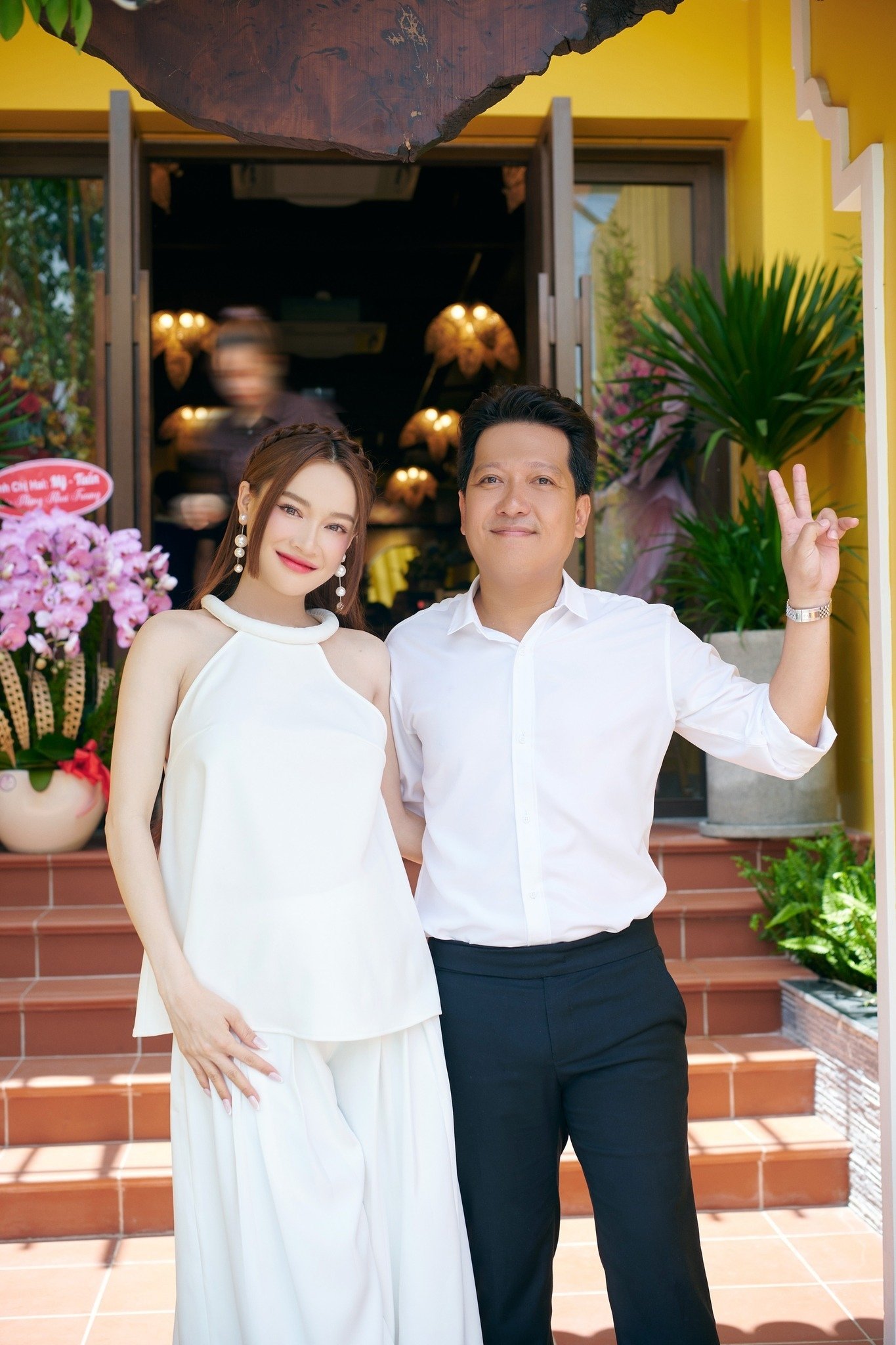 Phong cách thời trang khi mang bầu lần 2 của Nhã Phương - Ảnh 3.