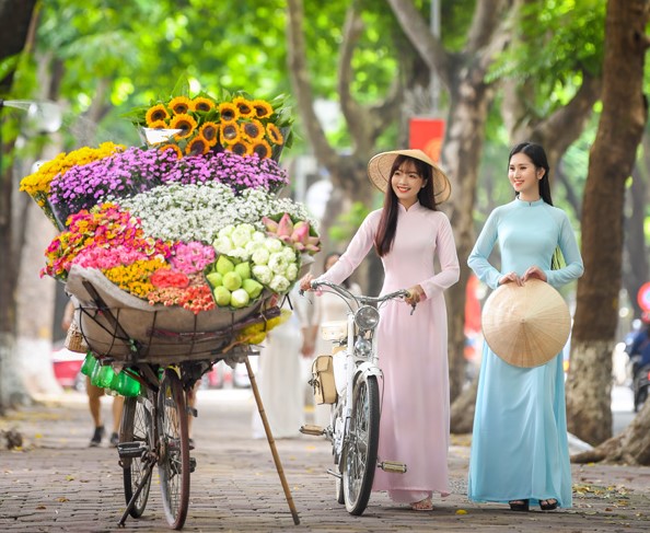 Festival thu Hà Nội 2023: Tái hiện đám cưới xưa và nhiều hoạt động hấp dẫn - Ảnh 1.