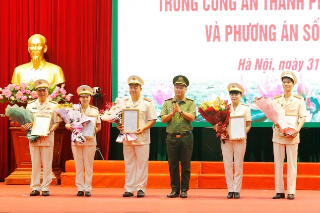 Công an TP Hà Nội thực hiện tinh gọn bộ máy, giảm 4 đơn vị cấp phòng - Ảnh 3.