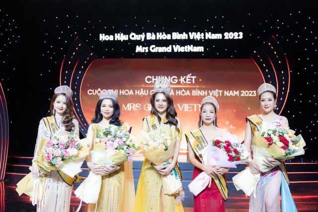 Đoàn Thị Thu Hằng đăng quang Mrs Grand Vietnam 2023 - Ảnh 4.