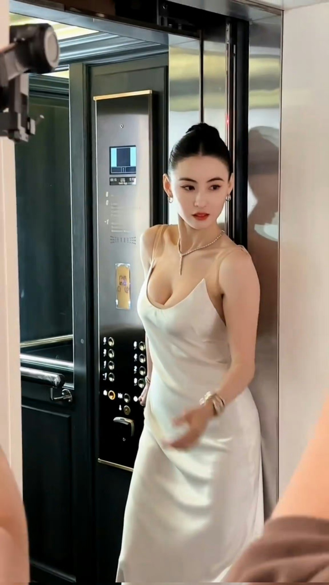 Vẻ ngoài của Trương Bá Chi thường xuyên trở thành chủ đề được công chúng th...