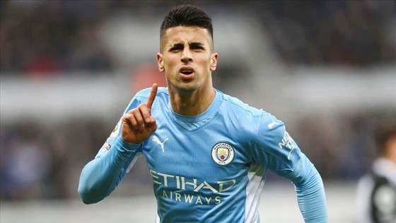 HLV Xavi tự tin “xử lý” được Cancelo - Ảnh 1.