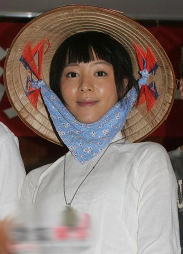 Mỹ nhân Hoa ngữ từng đóng cô gái Việt gây sốt một thời, tiêu tan sự nghiệp chỉ vì đạp váy Phạm Băng Băng - Ảnh 2.
