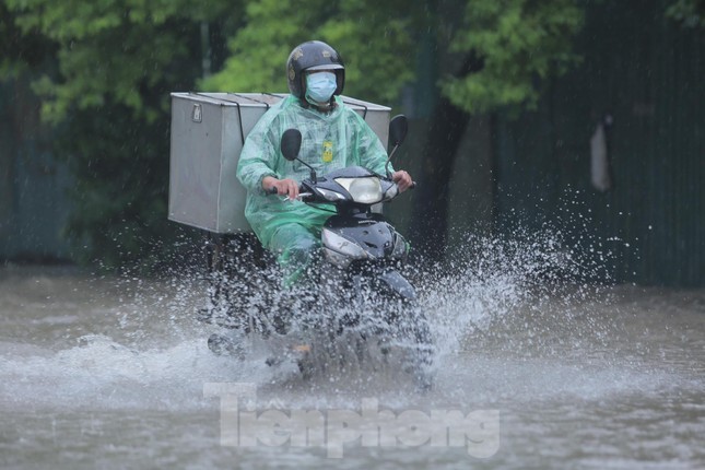 Hà Nội mưa rả rích nhiều ngày tới - Ảnh 1.