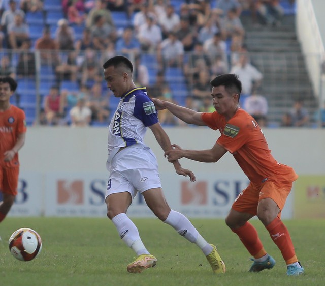 Cầu thủ SHB Đà Nẵng đổ gục sau trận thua SLNA, bước một chân xuống hạng ở V.League 2023 - Ảnh 13.