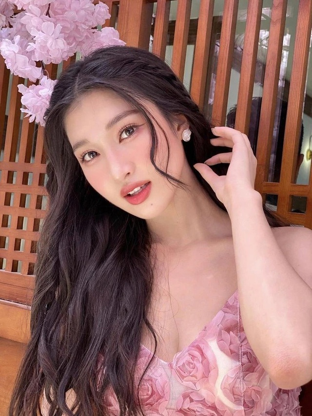 Á hậu Phương Nhi gây sốt với vòng 1 gợi cảm, vướng nghi vấn can thiệp thẩm mỹ - Ảnh 5. Á hậu Phương Nhi gây sốt với vòng 1 gợi cảm, vướng nghi vấn can thiệp thẩm mỹ - Ảnh 5.