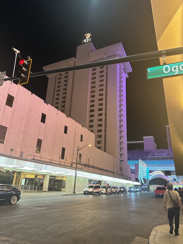 Vượt hoang mạc Mojave - con đường khắc nghiệt đến với thành phố Las Vegas - Ảnh 6.