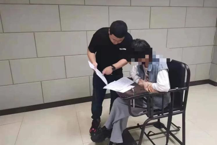 Bị công an giả lừa chuyển hết tiền tiết kiệm 10 năm của cả nhà, công an “thật” làm đúng một việc, 15 phút sau nạn nhân thu hồi được tiền - Ảnh 1.