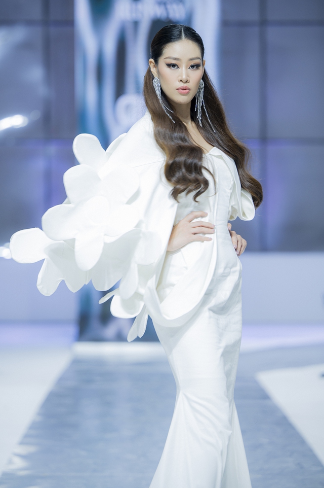 Hoa hậu Ngọc Châu, Hương Ly đọ sắc, catwalk cuốn hút - Ảnh 2.