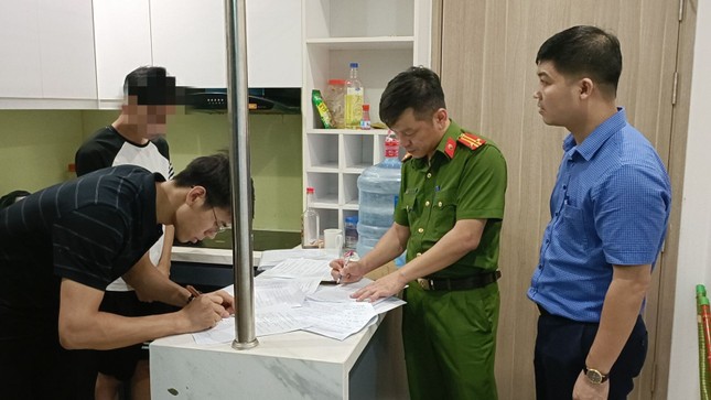 Phá đường dây lừa đảo cho vay, chiếm đoạt tiền của hàng nghìn người trên mạng - Ảnh 2. Phá đường dây lừa đảo cho vay, chiếm đoạt tiền của hàng nghìn người trên mạng - Ảnh 2.