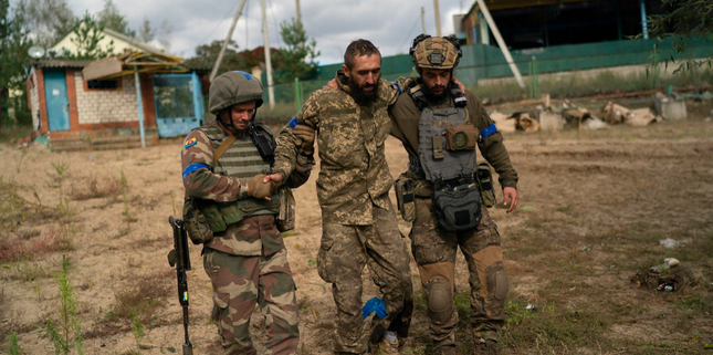 Ukraine sơ tán lính bị thương bằng phương pháp chưa từng thấy - Ảnh 1. Ukraine sơ tán lính bị thương bằng phương pháp chưa từng thấy - Ảnh 1.