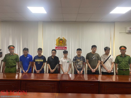 Cho vay lãi nặng, bắt nạn nhân chụp ảnh khỏa thân - Ảnh 1.