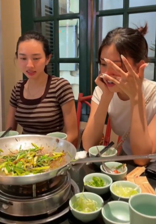 Thùy Tiên khoe ảnh mặt mộc bên Tiểu Vy, nhan sắc thật của hai nàng hậu ra sao?