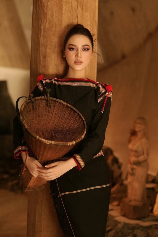 Ngắm vóc dáng nuột nà của cô gái Ê Đê từng bị tưởng nhầm là con lai vì “xinh như Tây” - Ảnh 1. Ngắm vóc dáng nuột nà của cô gái Ê Đê từng bị tưởng nhầm là con lai vì “xinh như Tây” - Ảnh 1.