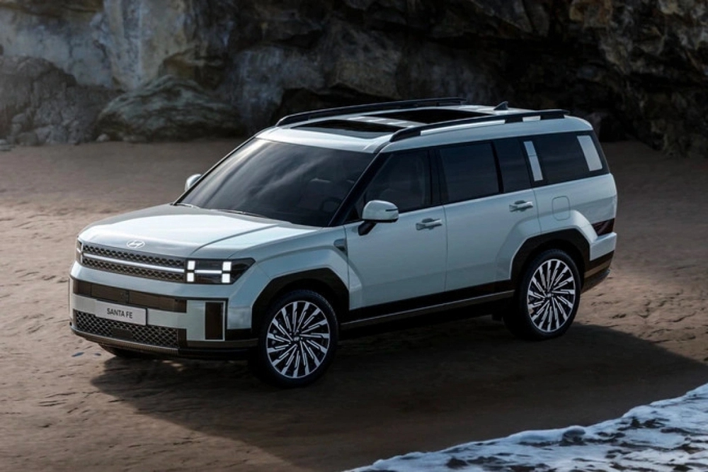 Hyundai Santa Fe 2024 lộ diện h&igrave;nh ảnh r&otilde; n&eacute;t tr&ecirc;n đường phố - Ảnh 7.