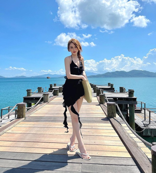 Ngắm vóc dáng nuột nà của cô gái Ê Đê từng bị tưởng nhầm là con lai vì “xinh như Tây” - Ảnh 9. Ngắm vóc dáng nuột nà của cô gái Ê Đê từng bị tưởng nhầm là con lai vì “xinh như Tây” - Ảnh 9.